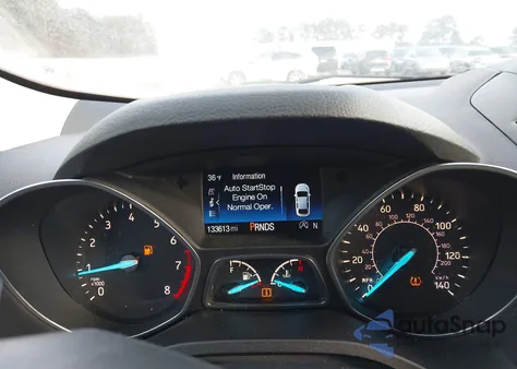 2017 Ford Escape Titanium z USA, uszkodzony, nr VIN 1FMCU9J95HUE99221